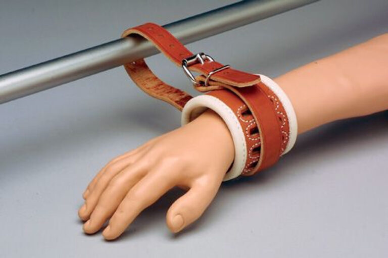 Засоби стримування у психіатричних лікарнях (стандарти та практика Комітету)