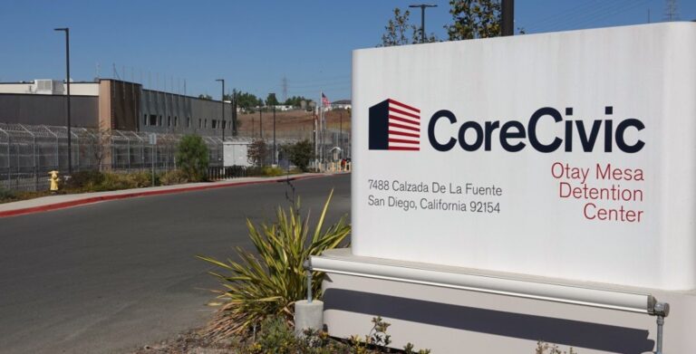 Генеральний директор CoreCivic: Плани адміністрації Трампа «надзвичайно активізують» приватну в’язничну індустрію