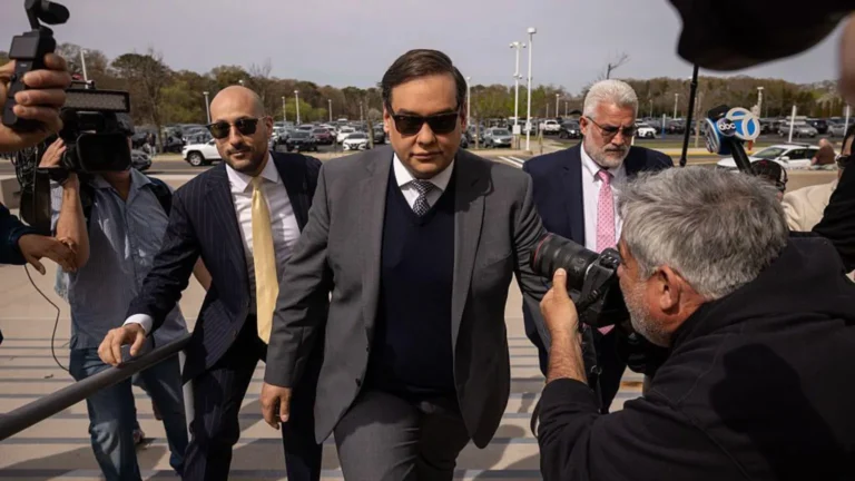Джордж Сантос, звільнений Трампом, заявляє, що хоче реформувати американські в’язниці